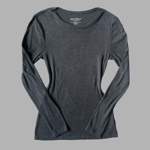 stretchy and form fitting long sleeve dark gray shirt from old navy